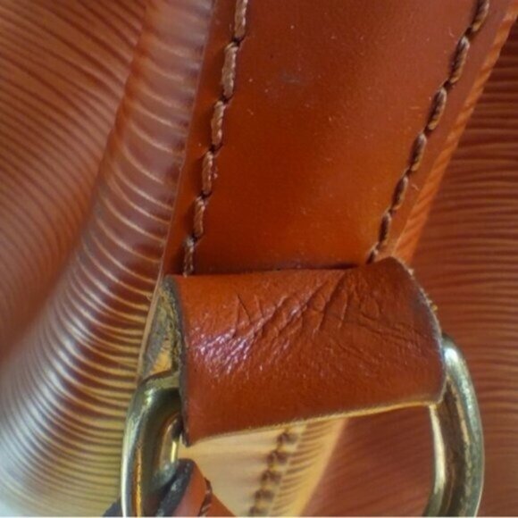 Louis Vuitton Epi Noe Leather Bucket Bag - Picture 5 of 16